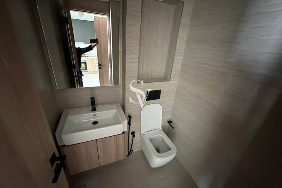 BRIGHT UNIT | BRAND NEW | PRIME LOCATION - Image 9