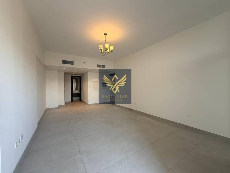 2BR Apartment | Skyline View | Balcony | Gym & Pool