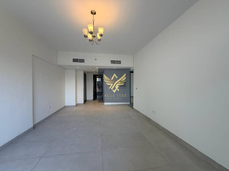2BR Apartment | Skyline View | Balcony | Gym & Pool