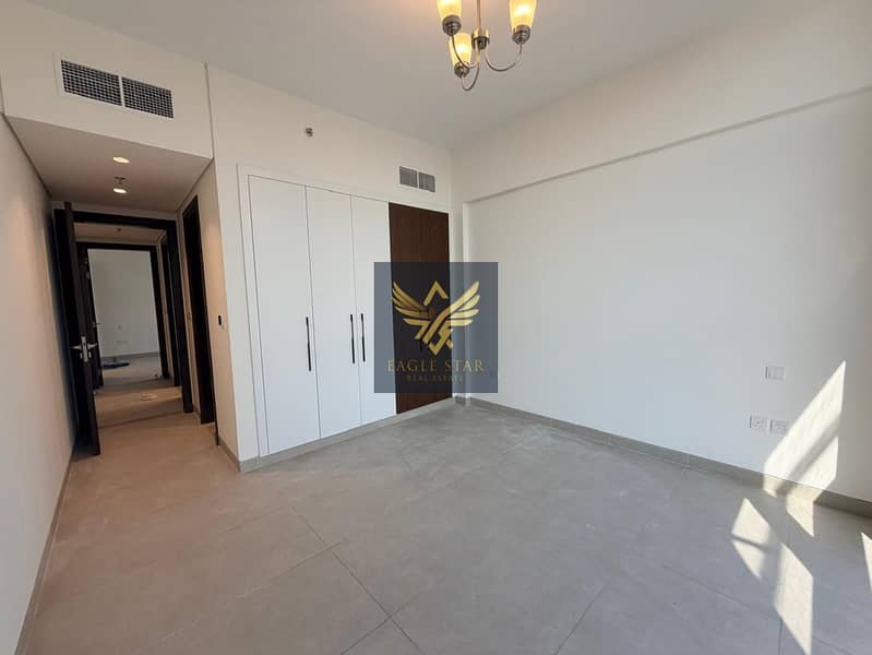 2BR Apartment | Skyline View | Balcony | Gym & Pool