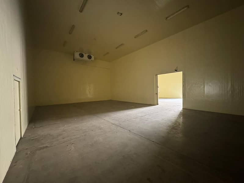 4 Image 0