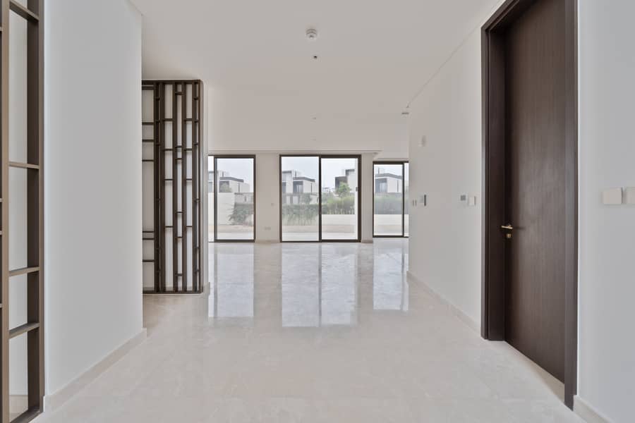 2 UAE-S-60061-DSC05772-Edit. jpg