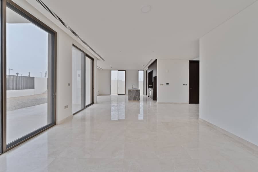 4 UAE-S-60061-DSC05777-Edit. jpg