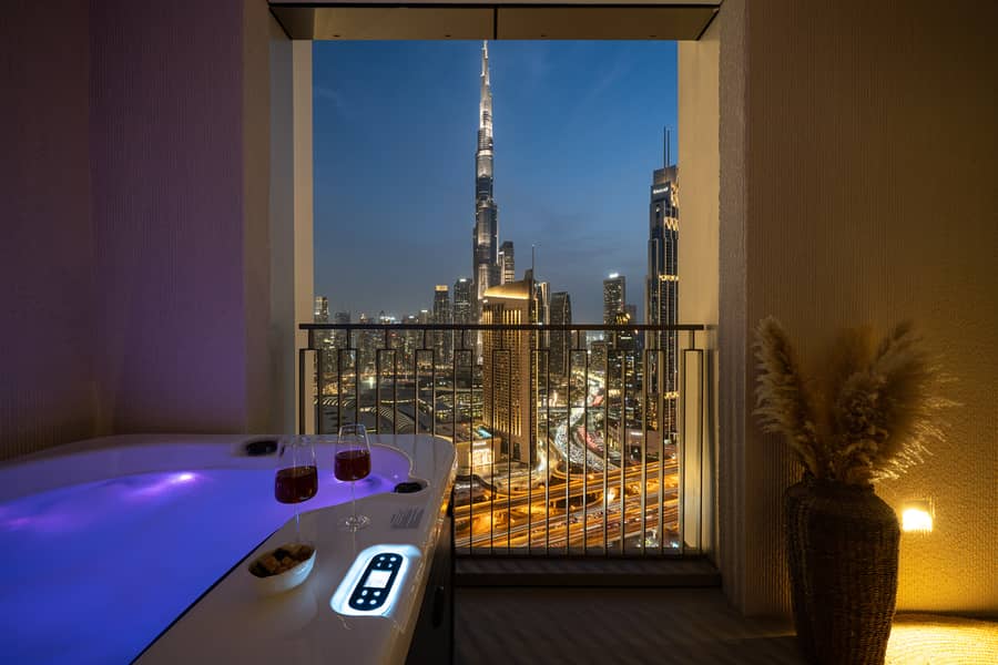 23 Downtown Views II_T3_3606(W)-42. jpg