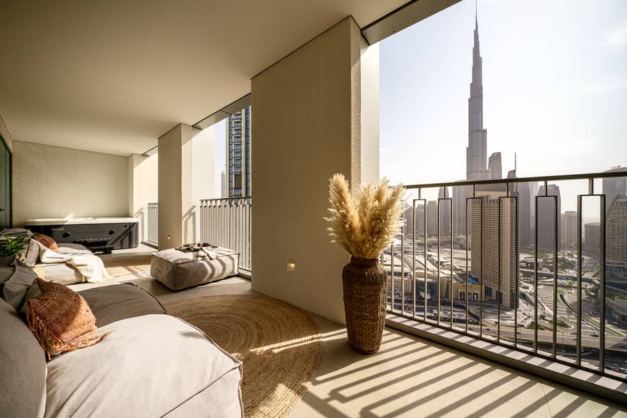 24 Downtown Views II_T3_3606(W)-4. jpg