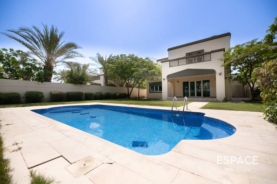 Well-Maintained | 4 Bedroom Villa | Upgrade Well-Maintained | 4 Bedroom Villa | Upgrade