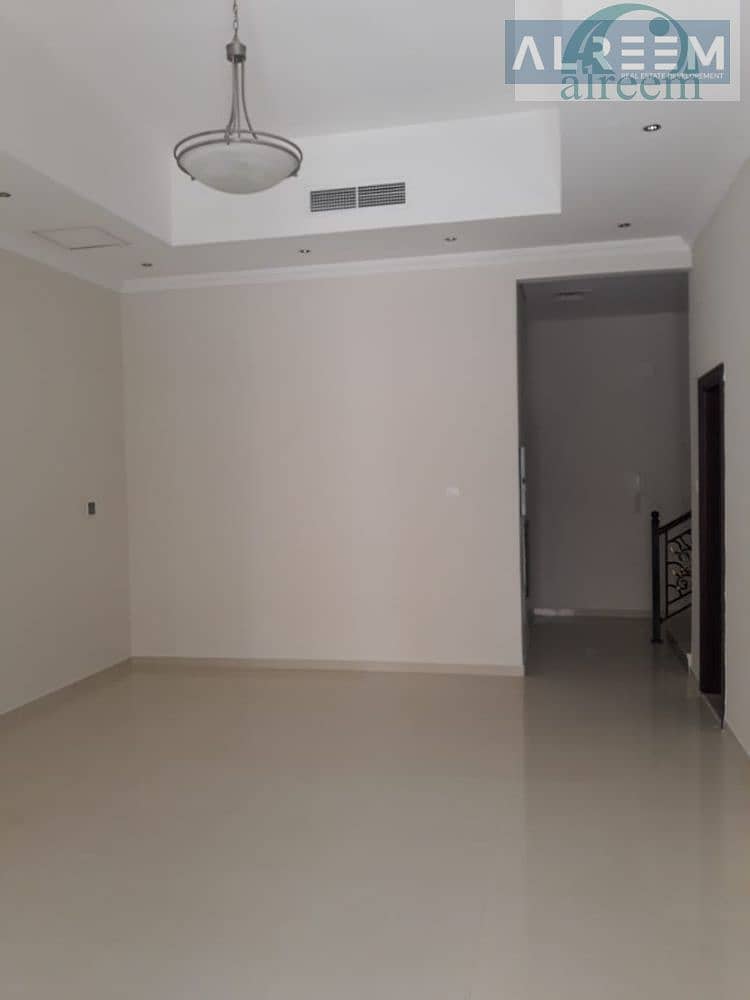 3 4 bed + Maid room Neat Compound Villa for rent