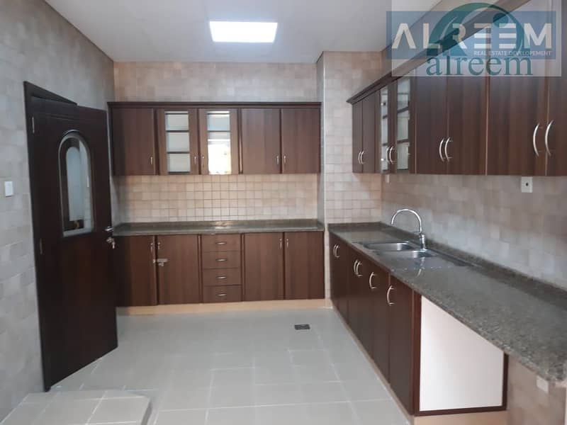 5 4 bed + Maid room Neat Compound Villa for rent