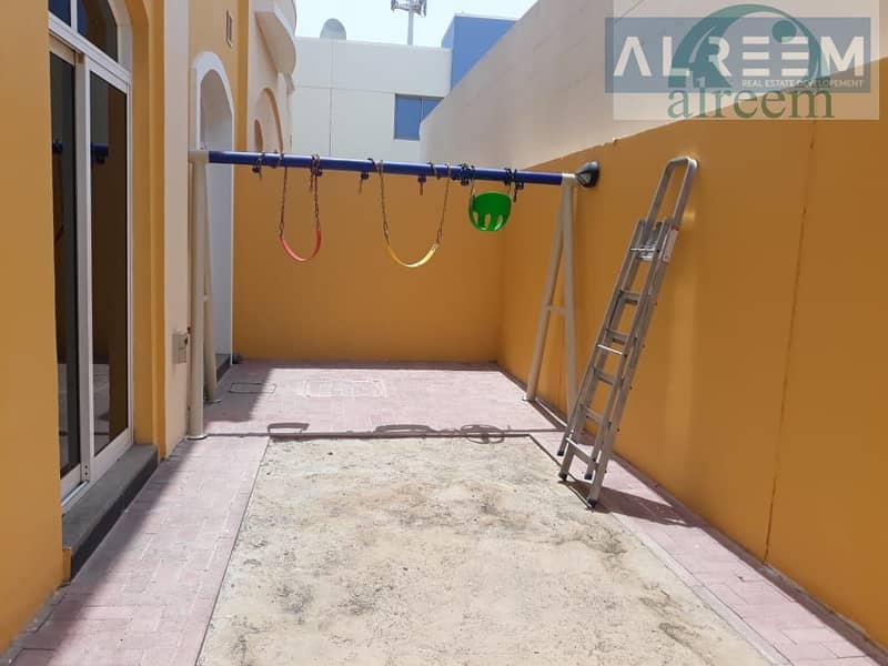 6 4 bed + Maid room Neat Compound Villa for rent