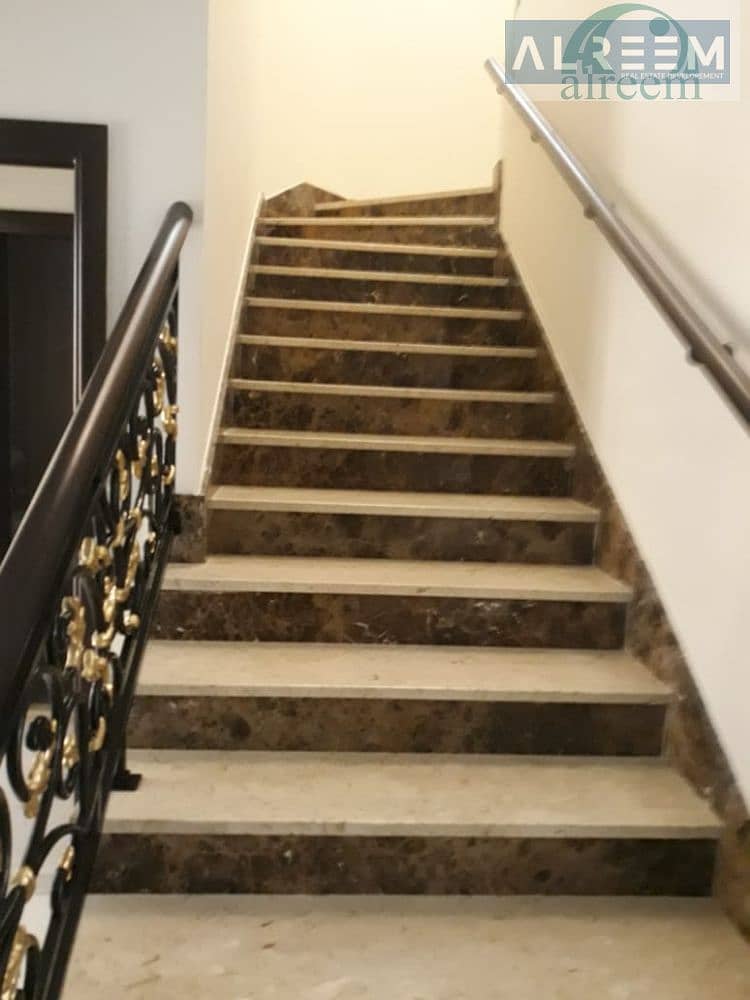 13 4 bed + Maid room Neat Compound Villa for rent