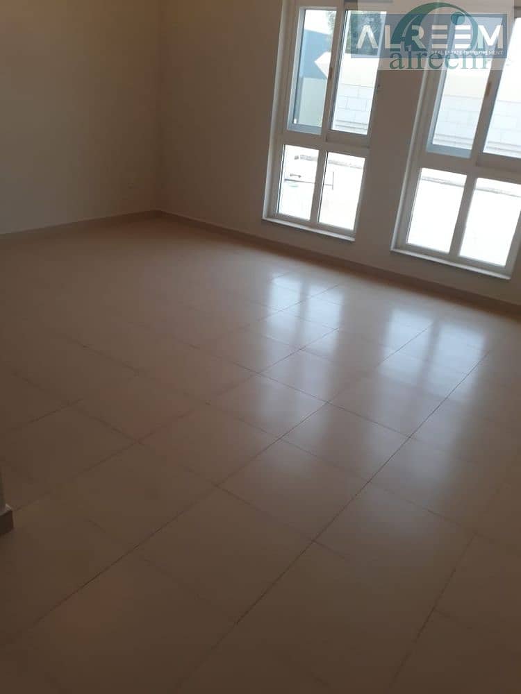 15 4 bed + Maid room Neat Compound Villa for rent