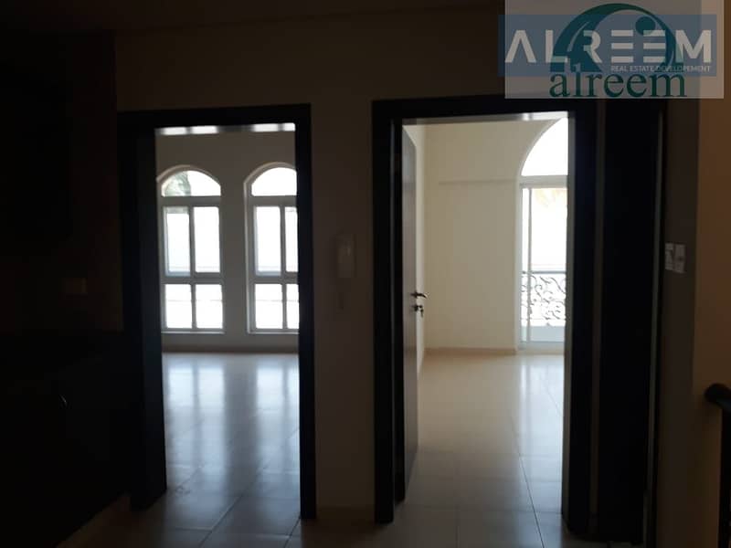 16 4 bed + Maid room Neat Compound Villa for rent
