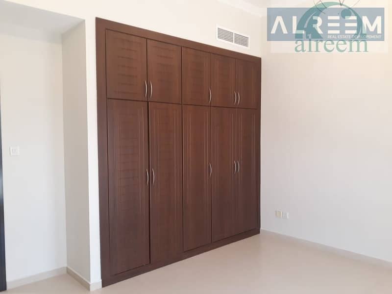 17 4 bed + Maid room Neat Compound Villa for rent