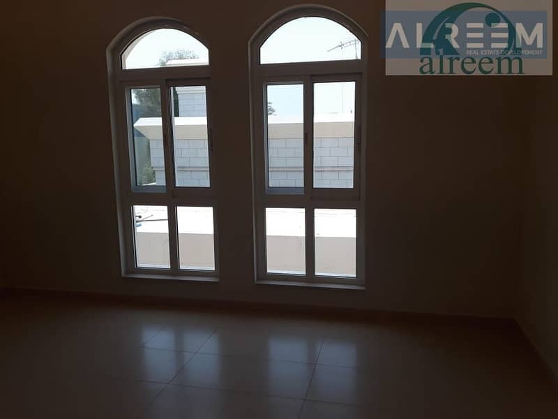 18 4 bed + Maid room Neat Compound Villa for rent
