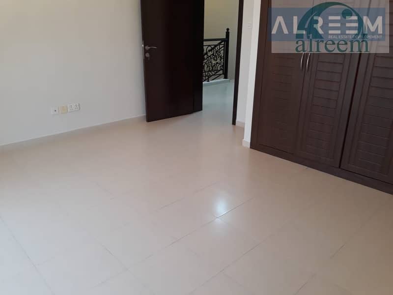 20 4 bed + Maid room Neat Compound Villa for rent