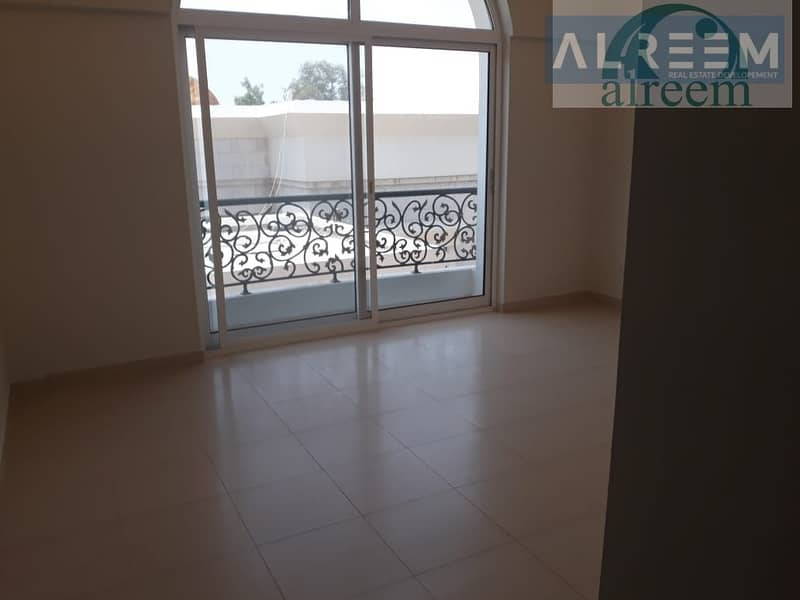23 4 bed + Maid room Neat Compound Villa for rent