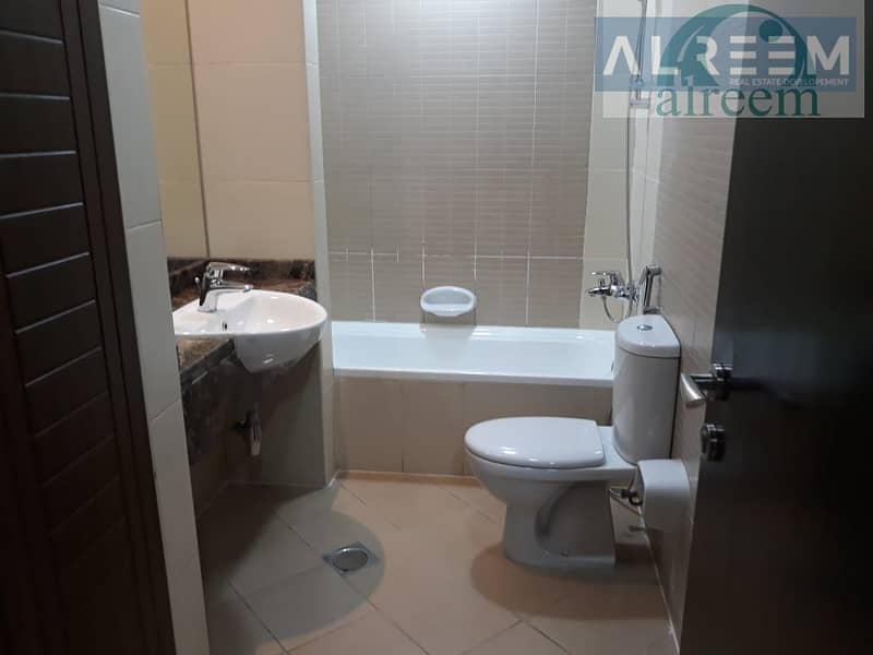 24 4 bed + Maid room Neat Compound Villa for rent
