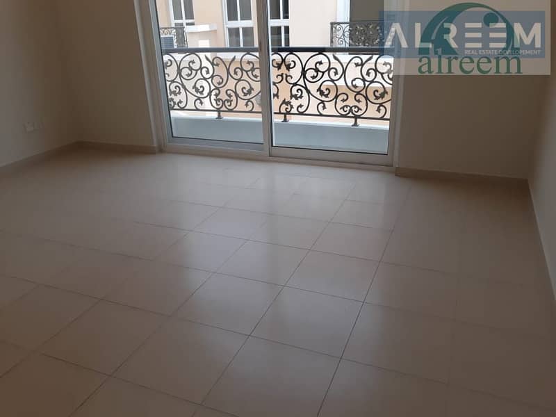 26 4 bed + Maid room Neat Compound Villa for rent