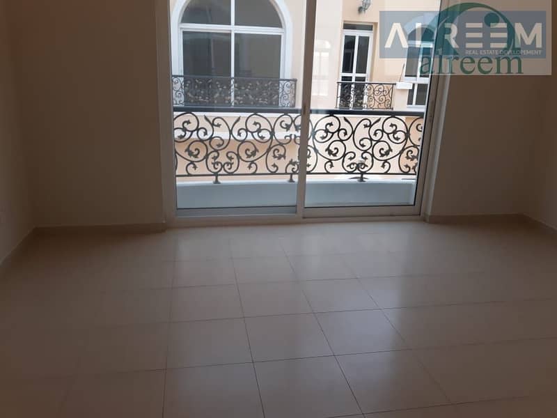 27 4 bed + Maid room Neat Compound Villa for rent