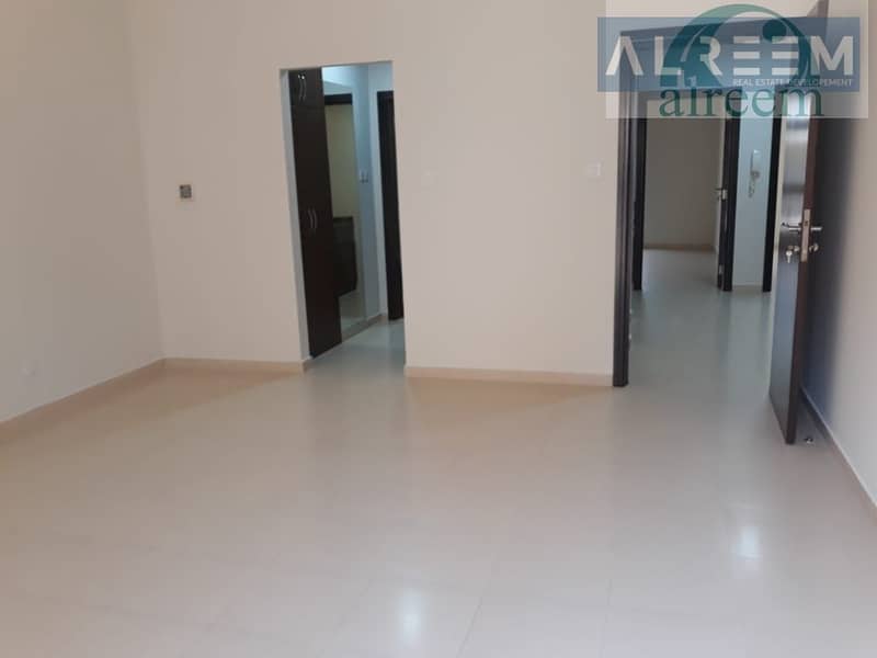 28 4 bed + Maid room Neat Compound Villa for rent