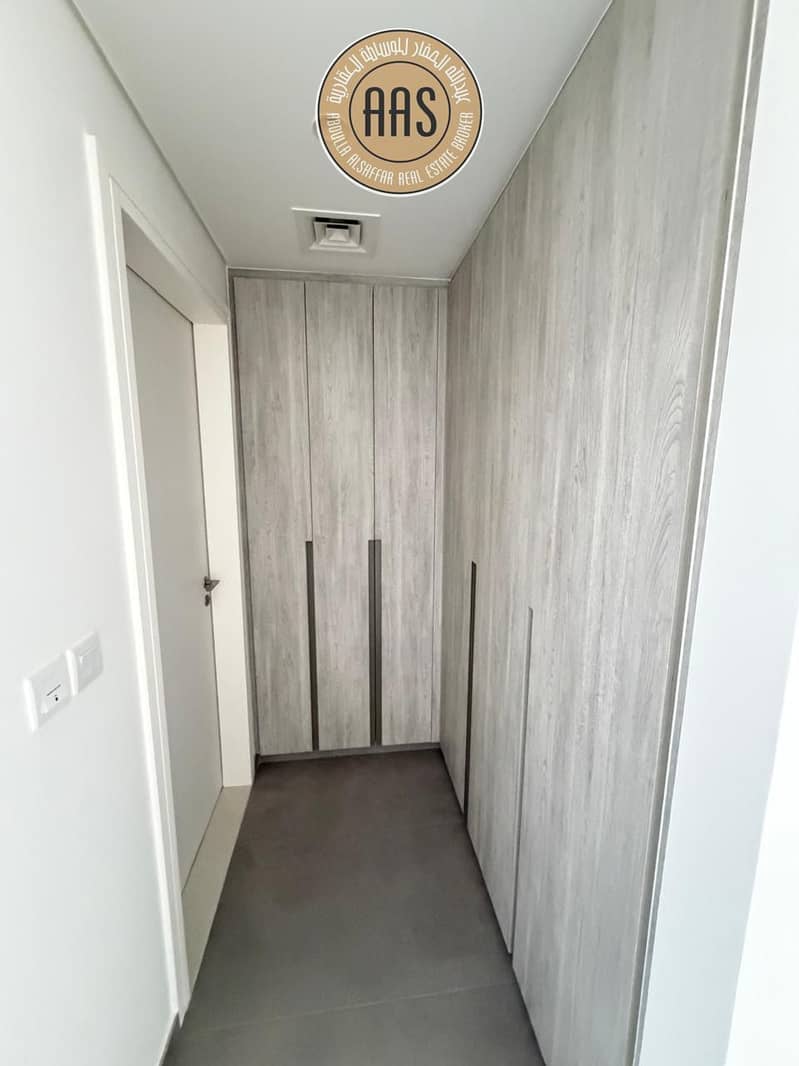 Modern & LuxuriousUpscale 1BR in Architectural MasterpieceLuxury 1-Bedroom in Prestigious High-Rise - Image 6