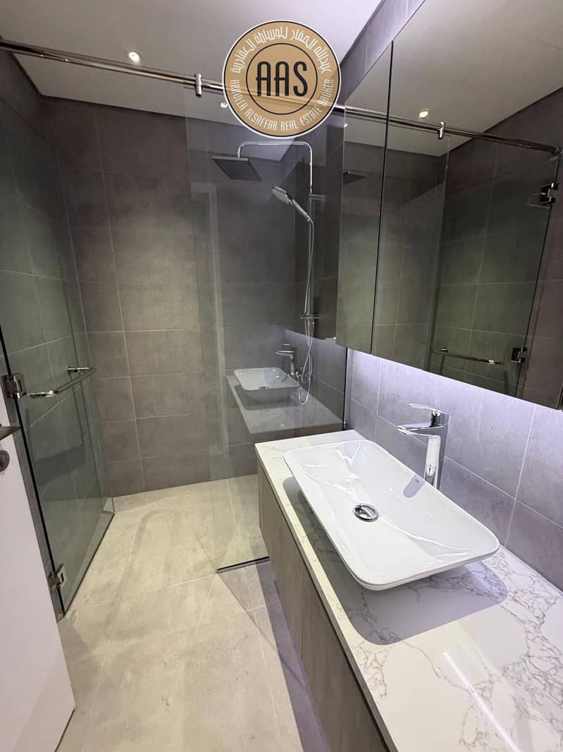 Modern & LuxuriousUpscale 1BR in Architectural MasterpieceLuxury 1-Bedroom in Prestigious High-Rise - Image 9