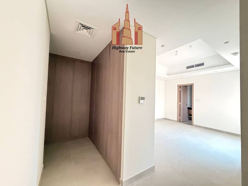 Luxurious 5BR Villa With Maidroom Wardrobes For Rent only 170k - Image 2