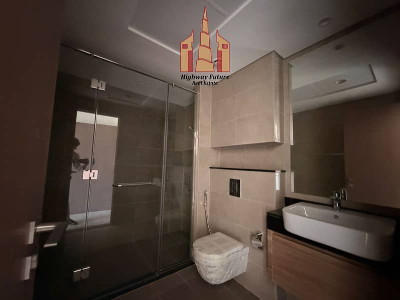 Luxurious 5BR Villa With Maidroom Wardrobes For Rent only 170k - Image 6