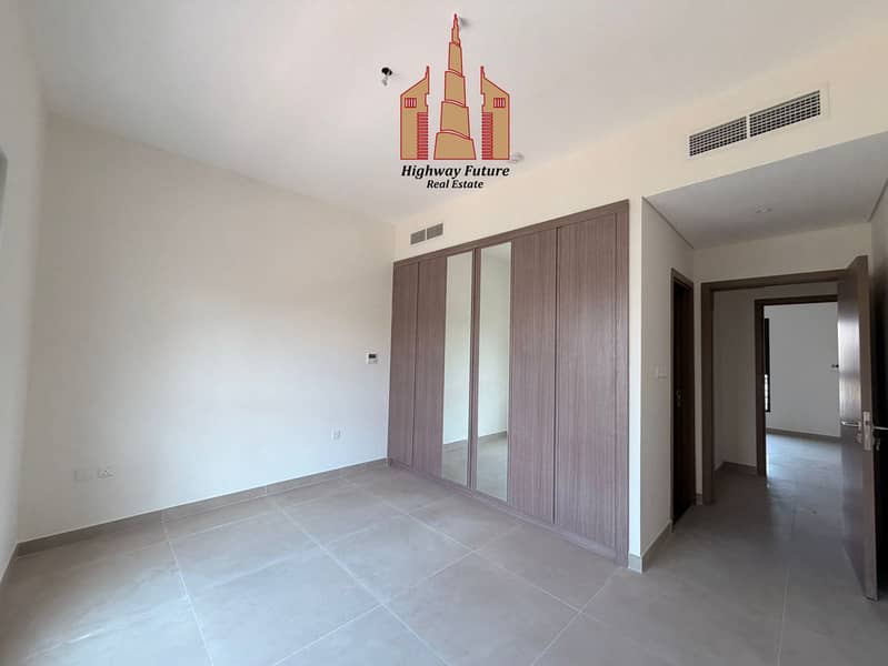Luxurious 5BR Villa With Maidroom Wardrobes For Rent only 170k - Image 7