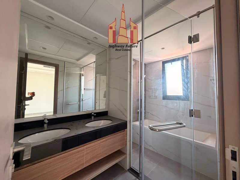 Luxurious 5BR Villa With Maidroom Wardrobes For Rent only 170k - Image 10