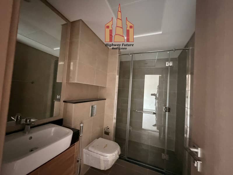 Luxurious 5BR Villa With Maidroom Wardrobes For Rent only 170k - Image 12