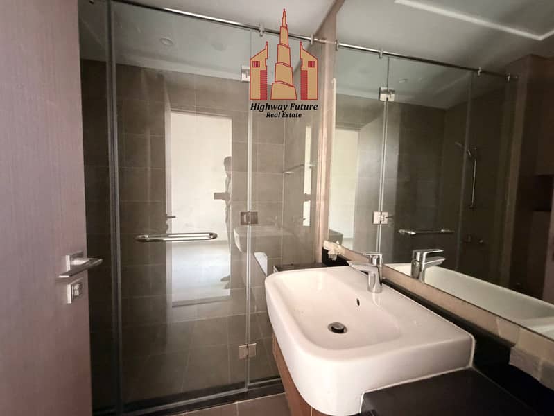 Luxurious 5BR Villa With Maidroom Wardrobes For Rent only 170k - Image 16