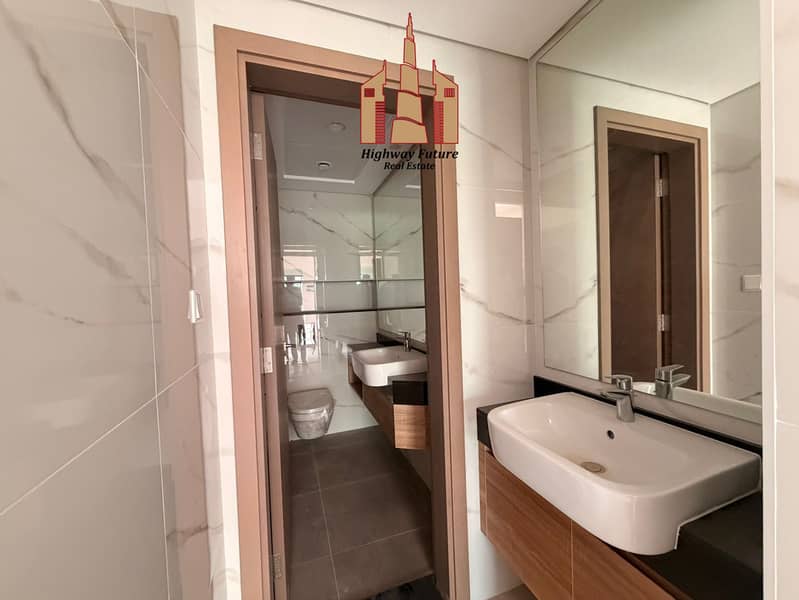 Luxurious 5BR Villa With Maidroom Wardrobes For Rent only 170k - Image 17