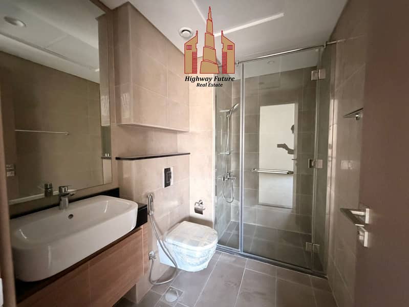 Luxurious 5BR Villa With Maidroom Wardrobes For Rent only 170k - Image 18