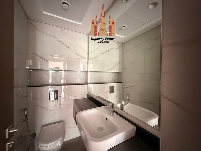 Luxurious 5BR Villa With Maidroom Wardrobes For Rent only 170k - Image 25