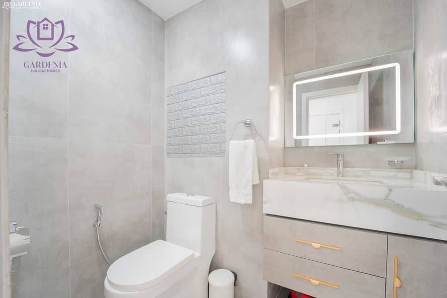 24 Guest Bathroom. jpg