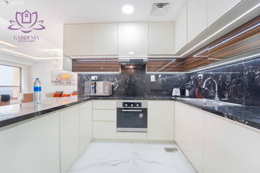 32 Kitchen 2. jpg