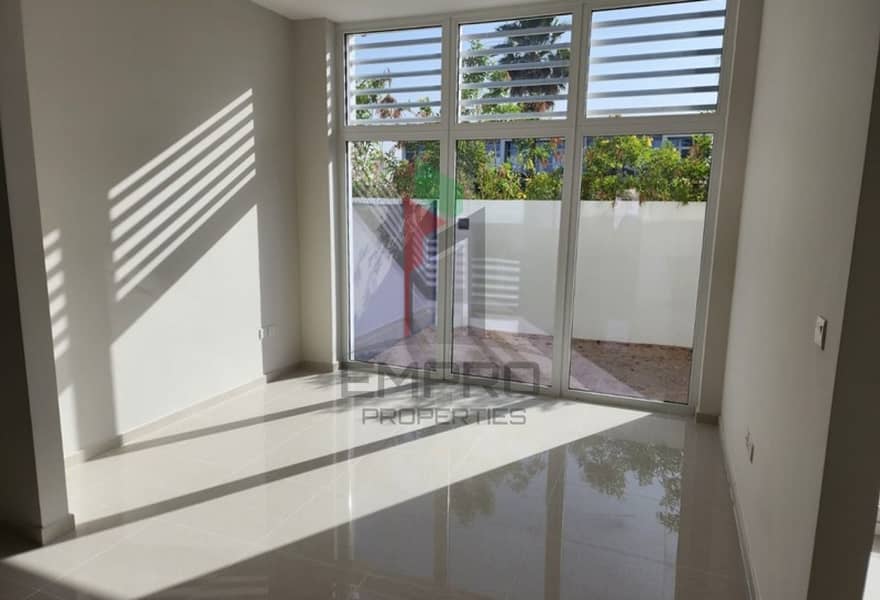 Ground floor | Spacious | vacant Ground floor | Spacious | vacant