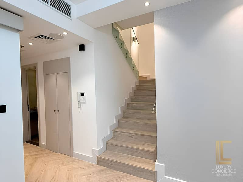 LOW FLOOR | VACANT | UPGRADED | BALCONY - Image 1