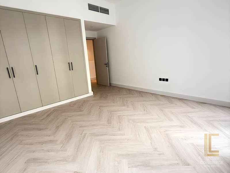 LOW FLOOR | VACANT | UPGRADED | BALCONY - Image 2