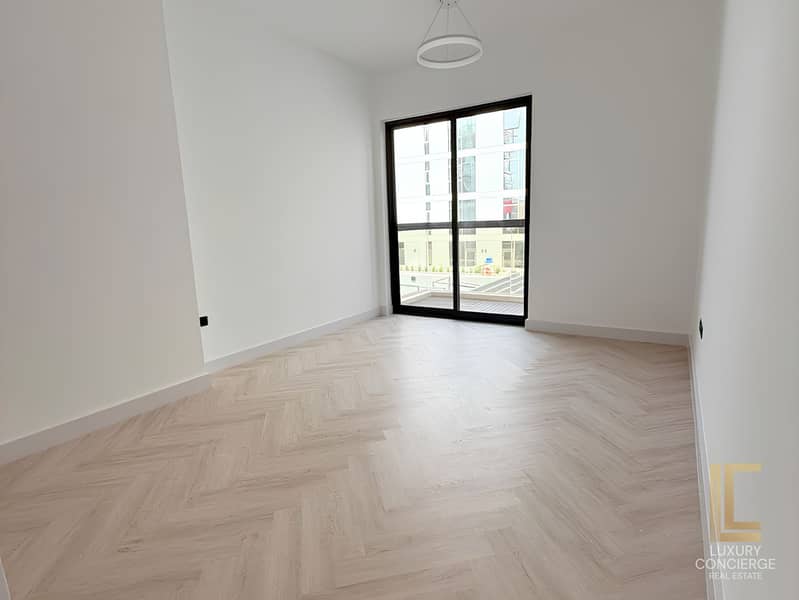 LOW FLOOR | VACANT | UPGRADED | BALCONY - Image 3