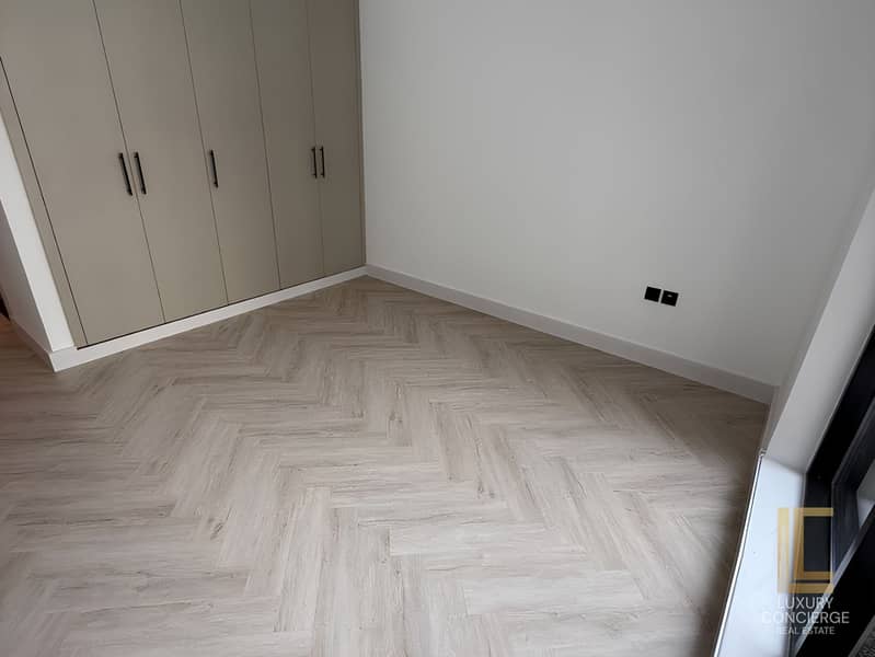 LOW FLOOR | VACANT | UPGRADED | BALCONY - Image 4