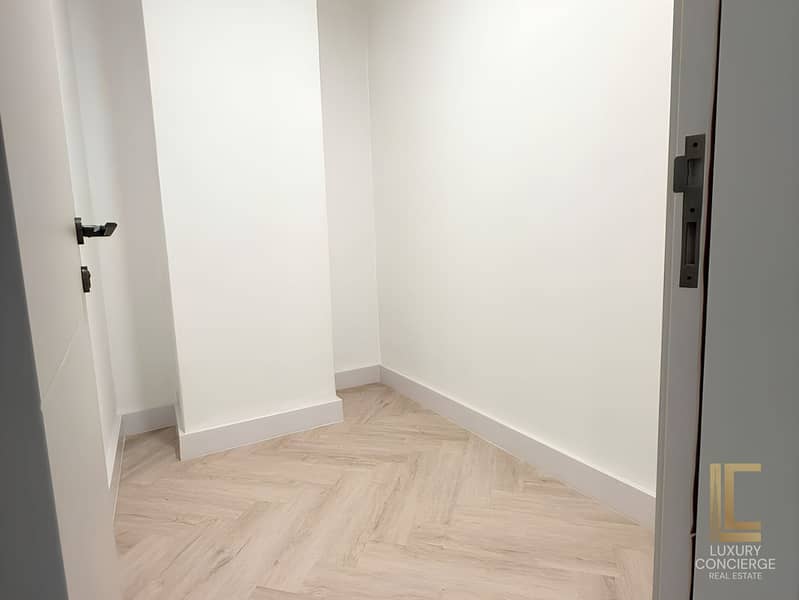 LOW FLOOR | VACANT | UPGRADED | BALCONY - Image 7