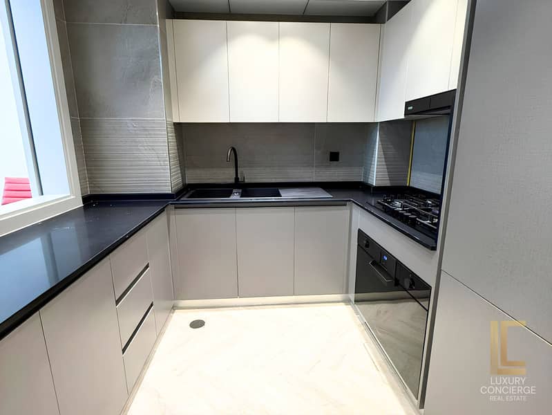 LOW FLOOR | VACANT | UPGRADED | BALCONY - Image 10