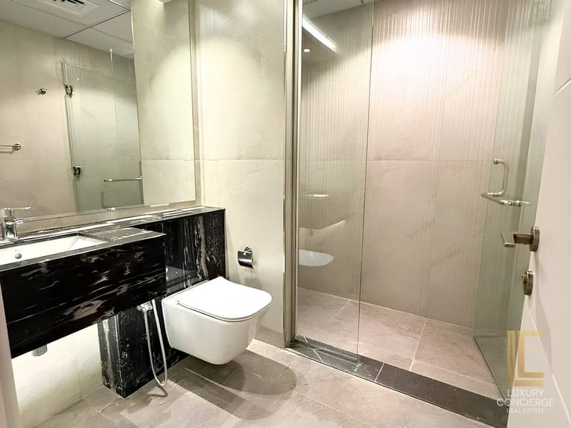 LOW FLOOR | VACANT | UPGRADED | BALCONY - Image 13