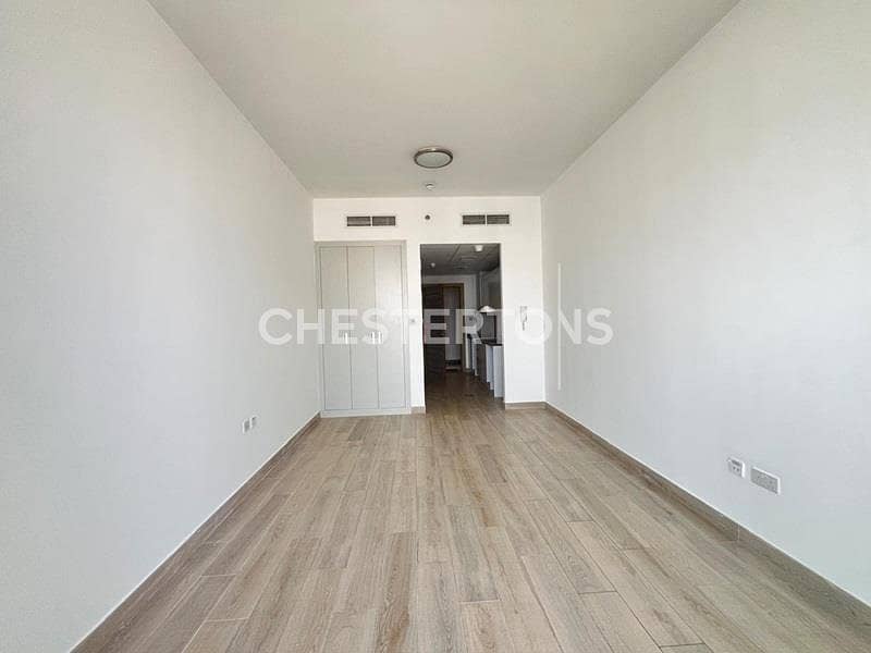 Modern| Spacious | Bright Unit | Available Modern| Spacious | Bright Unit | Available