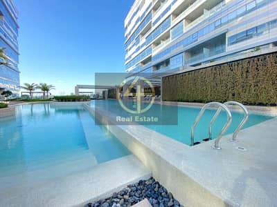 Luxurious Apartment with Maid`s Room and Balcony! Luxurious Apartment with Maid`s Room and Balcony!