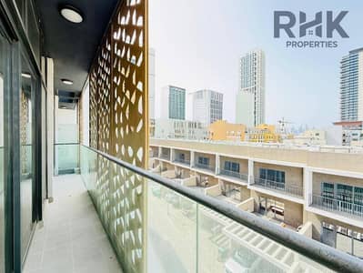 2 Slaapkamers Appartement te Koop in Jumeirah Village Circle (JVC), Dubai - Private balcony overlooking Jumeirah Village Circle skyline in Dubai apartment 2 Slaapkamers Appartement te Koop in Jumeirah Village Circle (JVC), Dubai - Private balcony overlooking Jumeirah Village Circle skyline in Dubai apartment