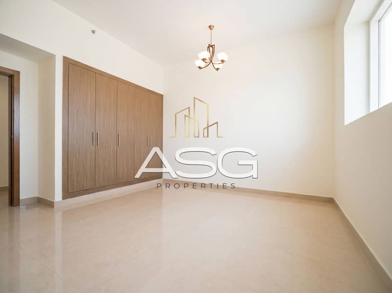 3 img02_room_wardrobe_1. png