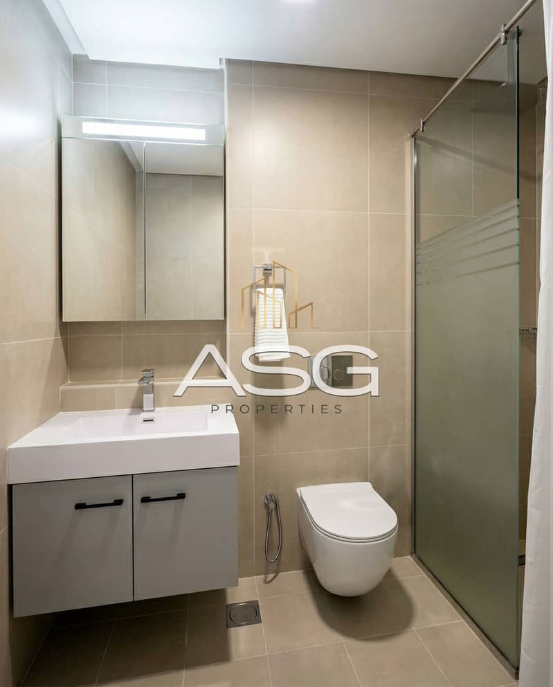 6 05_bathroom_enhanced_1. jpg